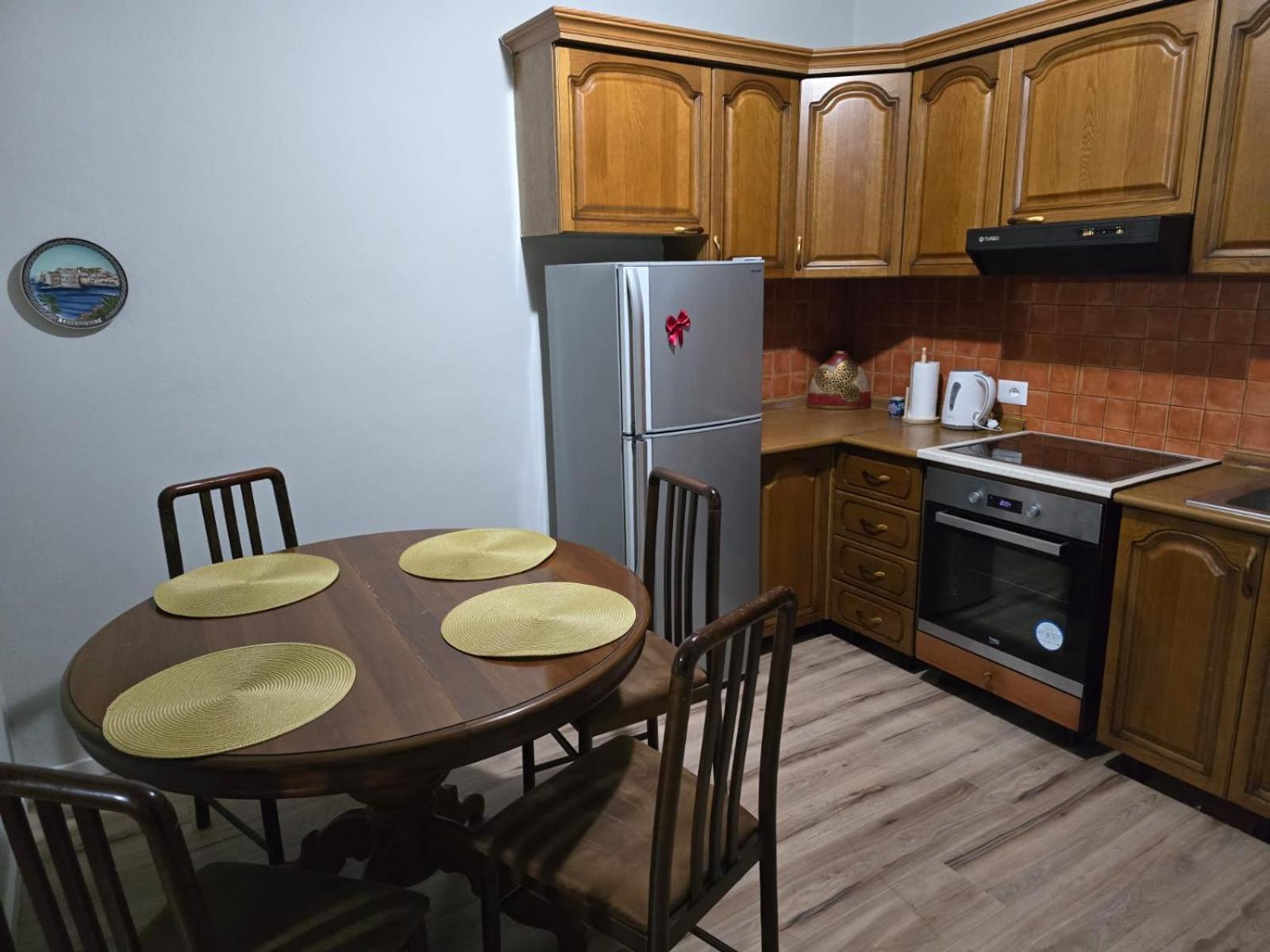 Select 7 Apartment