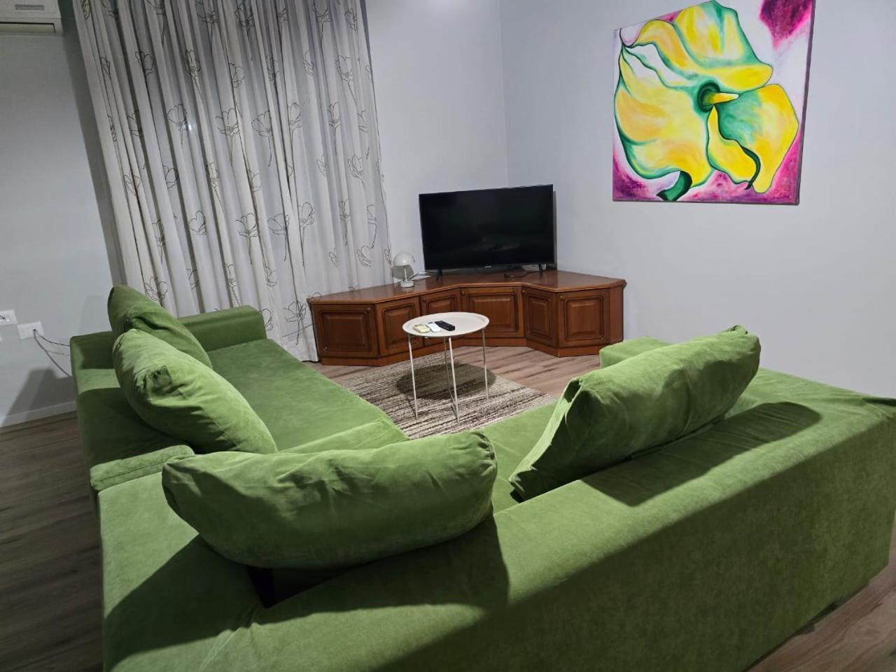 Select 7 Apartment